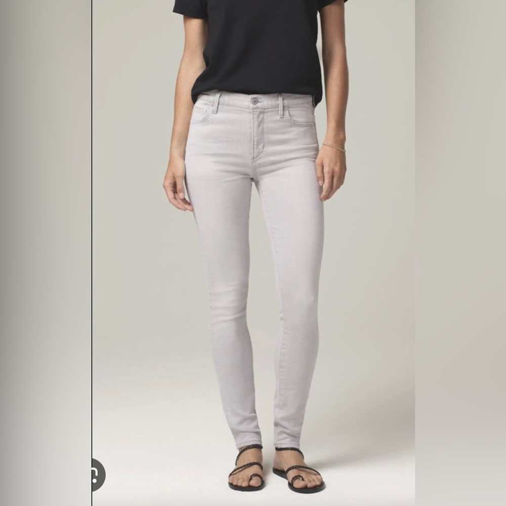 Citizens of Humanity Rocket Crop- Light Grey- Mid-Rise.